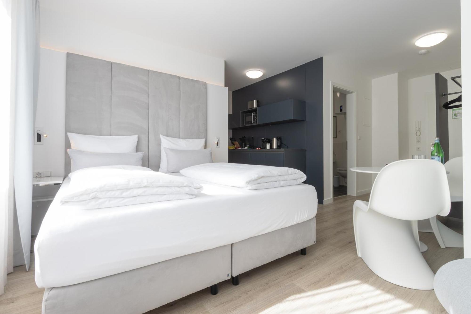 Zzzpace Smart-Hotel Крефельд Экстерьер фото