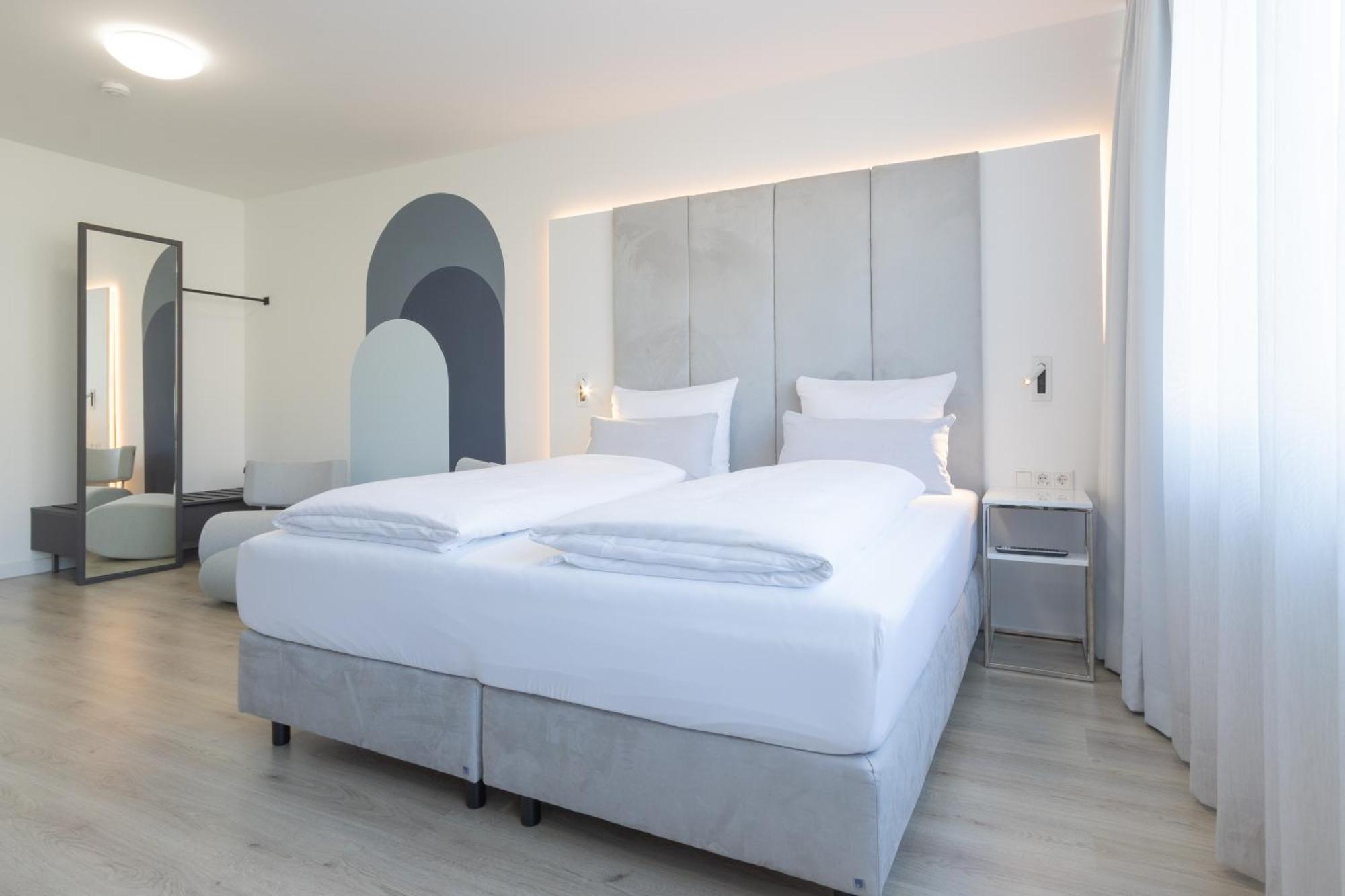 Zzzpace Smart-Hotel Крефельд Экстерьер фото