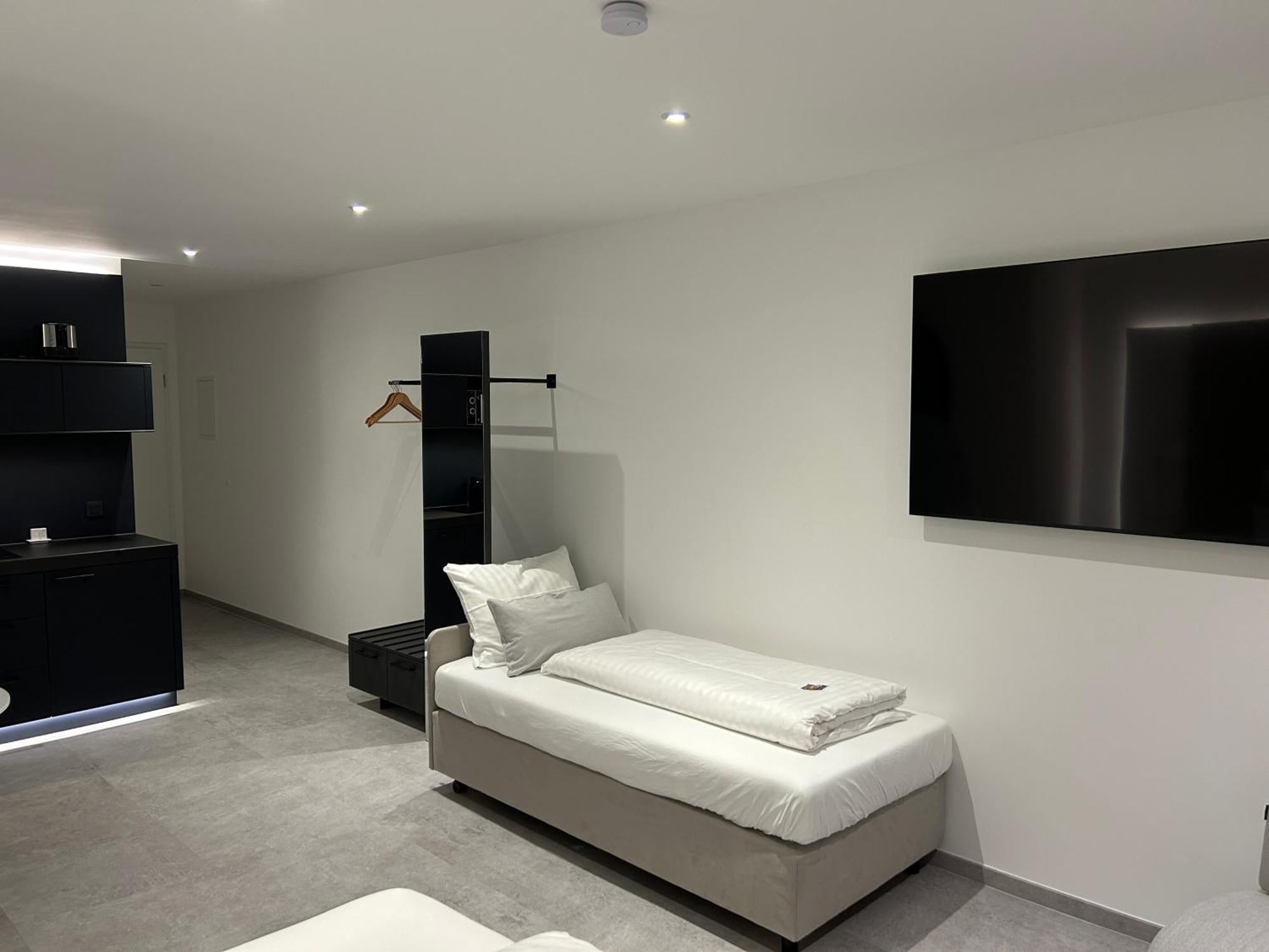 Zzzpace Smart-Hotel Крефельд Экстерьер фото